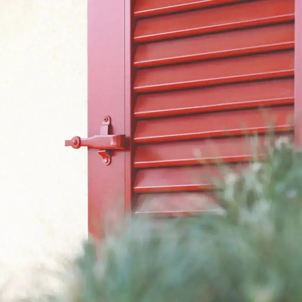 Canicule en Provence : quels volets, stores et fenêtres pour garder la maison fraîche ?
